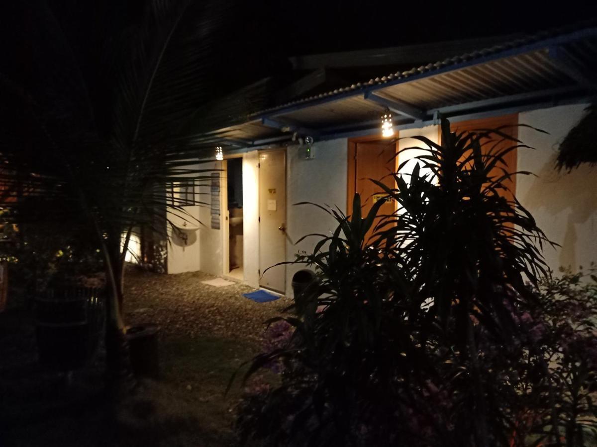 Moalboal Bamboo House / Rooms ภายนอก รูปภาพ